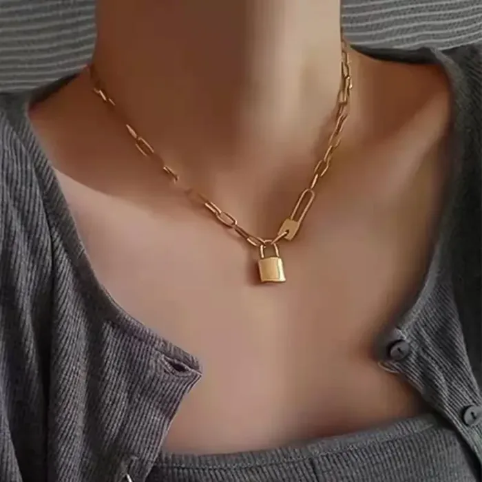 Colar Feminino com Pingente de Cadeado em Aço Inoxidável - Image 3