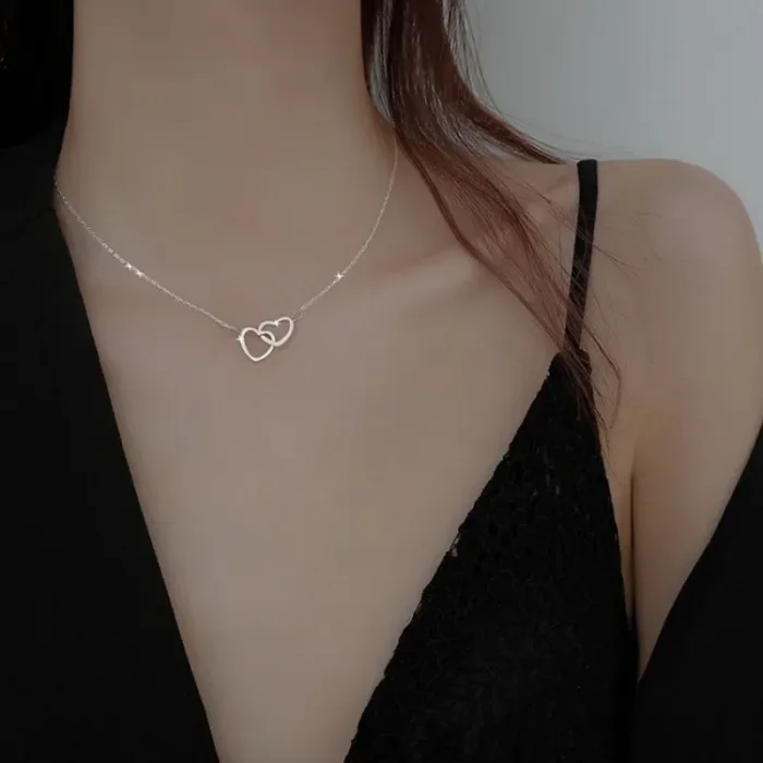 Colar Feminino com Pingente de Corações em Aço Inoxidável - Imagem 2